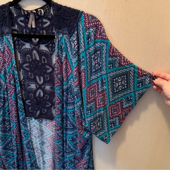 Vanity Geometric Tribal Lace Kimono Cardigan Short Sleeves - Picture 3 of 8